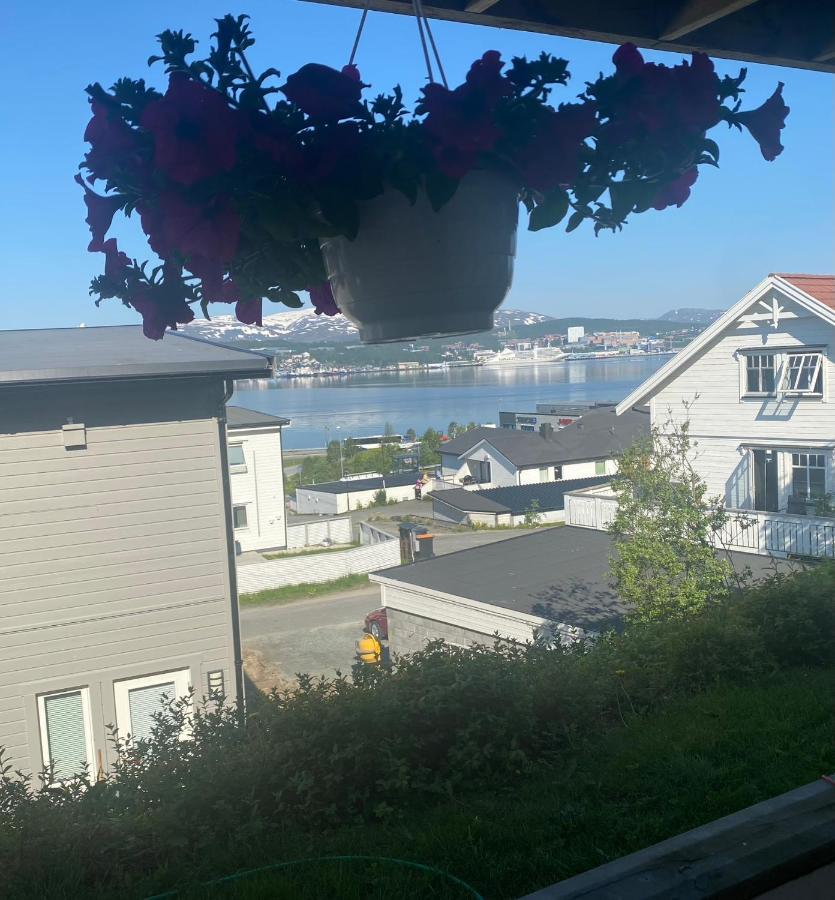 Polar Cozy Apartment - With View And Free Parking Тромсё Экстерьер фото